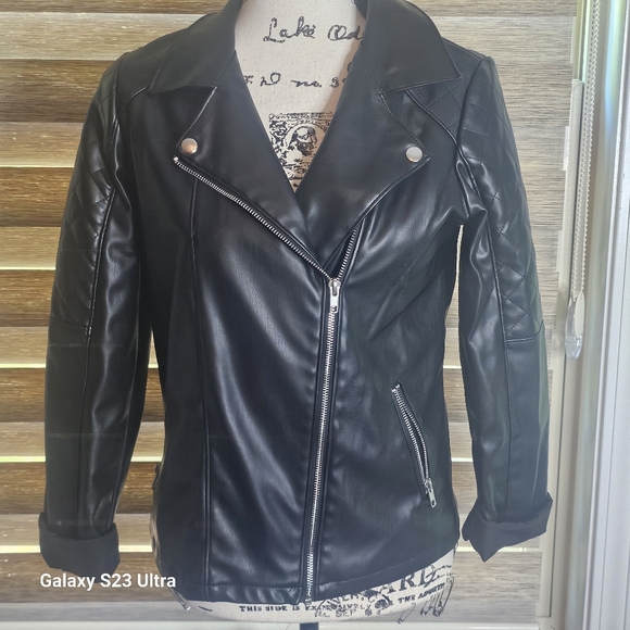 Women's Black Quilted Leather Biker Jacket - Picture 4 of 7